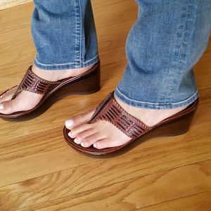 Cole Haan women's size 10 thong heels